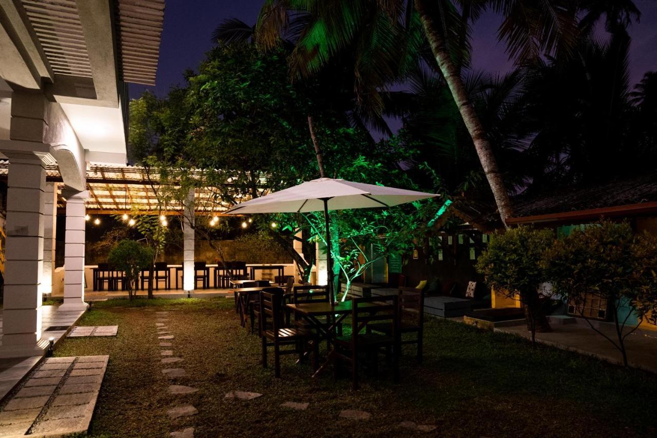 Plantation Surf Inn & Restaurant - Мідіґама-Іст Екстер'єр фото