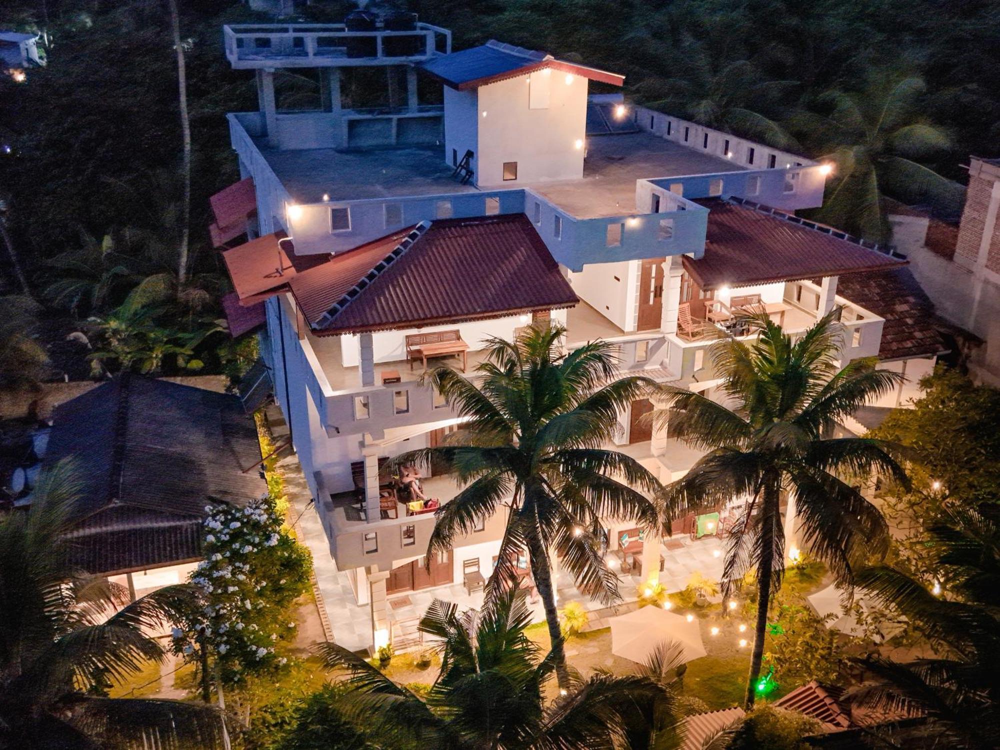Plantation Surf Inn & Restaurant - Мідіґама-Іст Екстер'єр фото