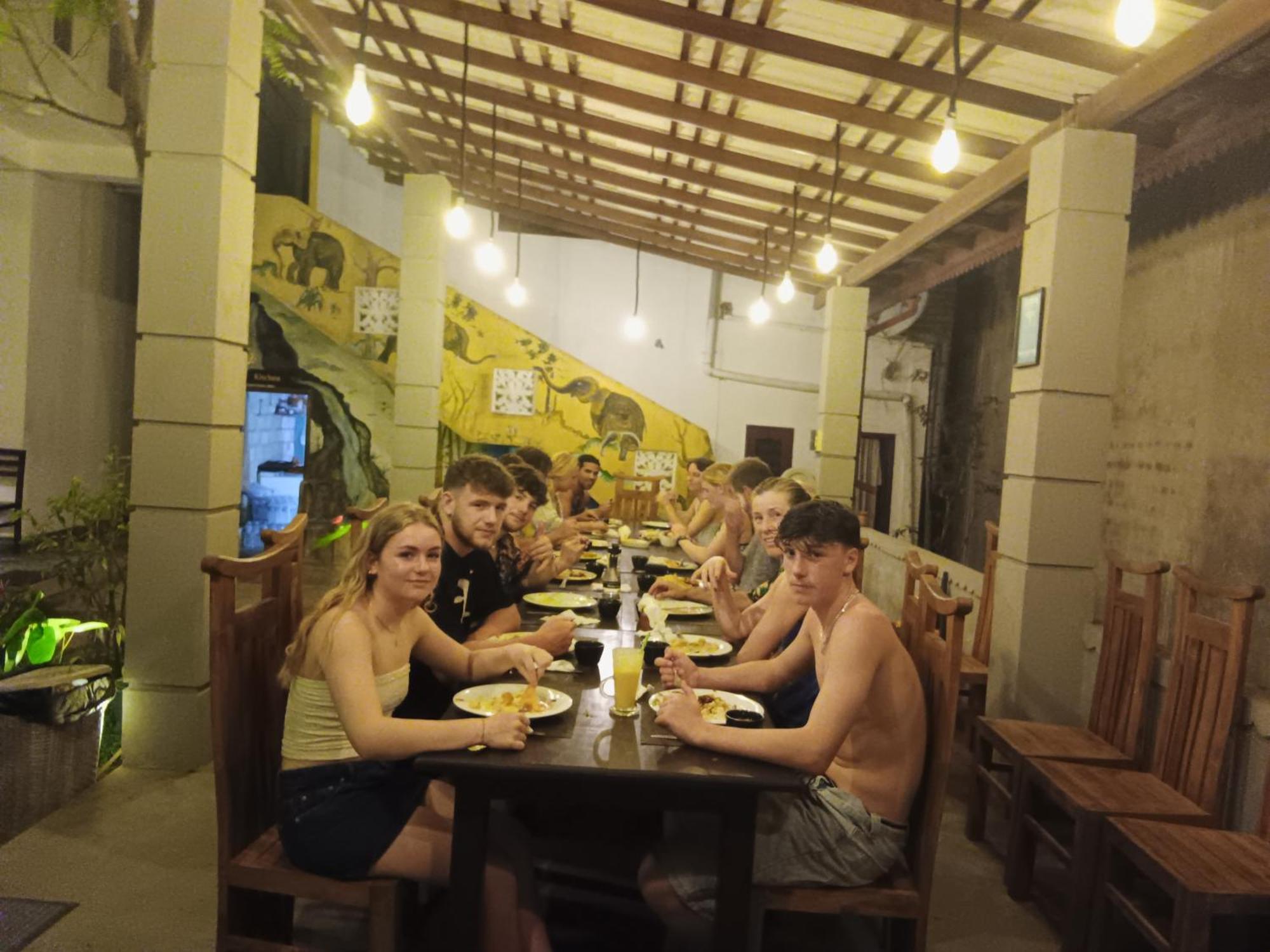 Plantation Surf Inn & Restaurant - Мідіґама-Іст Екстер'єр фото